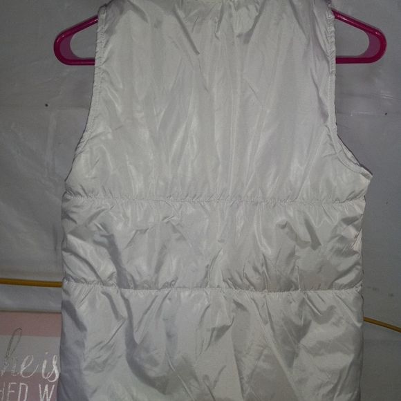 FADED GLORY WHITE SEQUENCED PUFFER VEST - Picture 3 of 4